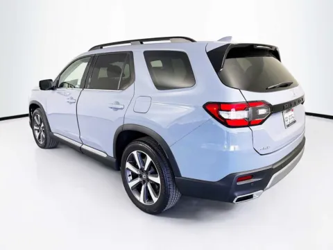 More photos of 2025 Honda Pilot Elite at Unicars Honda, CA