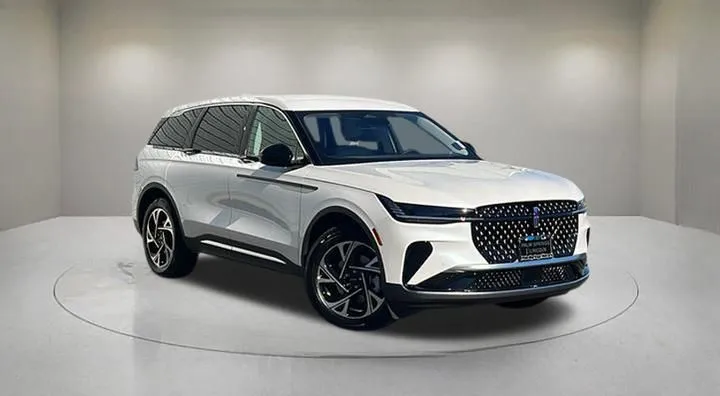 2026 Lincoln Nautilus Premiere AWD's photo