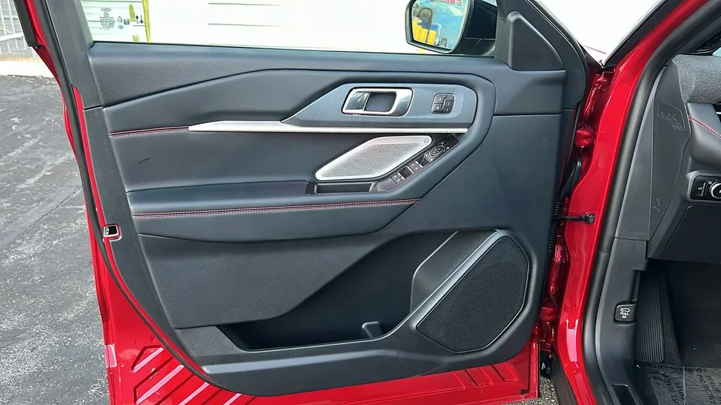 Ford Explorer photo 9