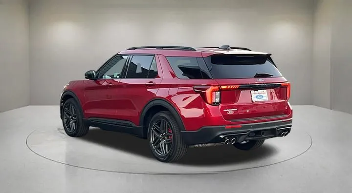 Ford Explorer photo 3