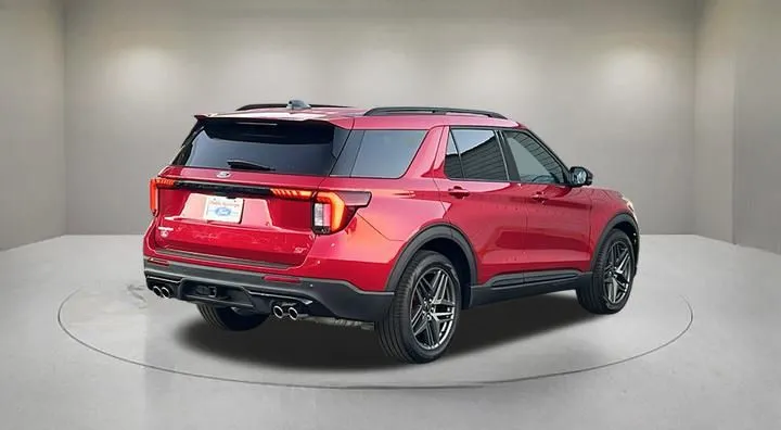 Ford Explorer photo 4