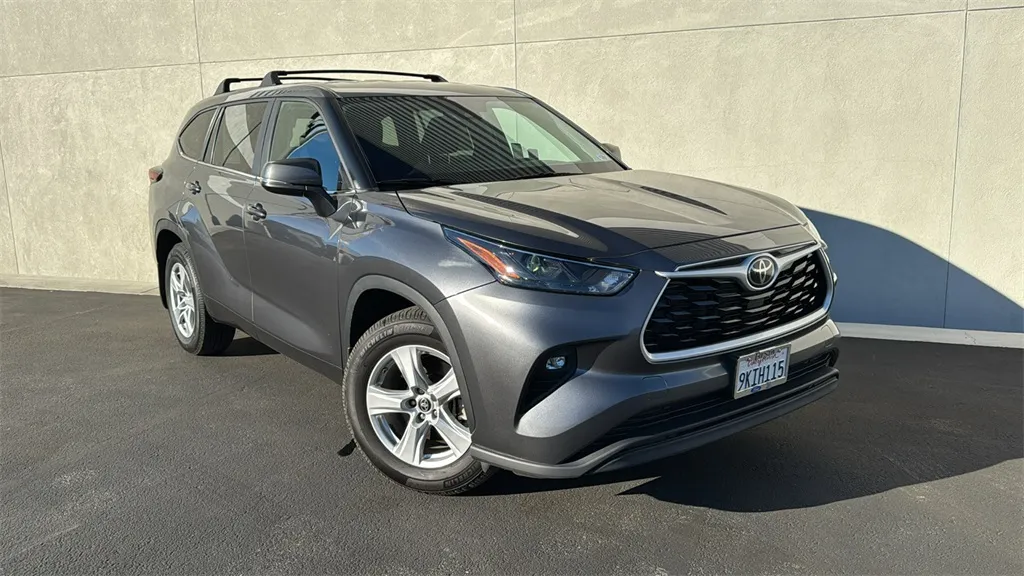 Gray 2024 Toyota Highlander LE for sale in Indio, CA
