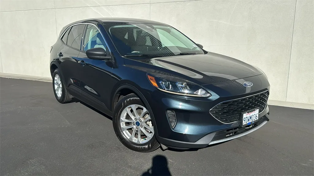 Blue 2022 Ford Escape SE for sale in Indio, CA