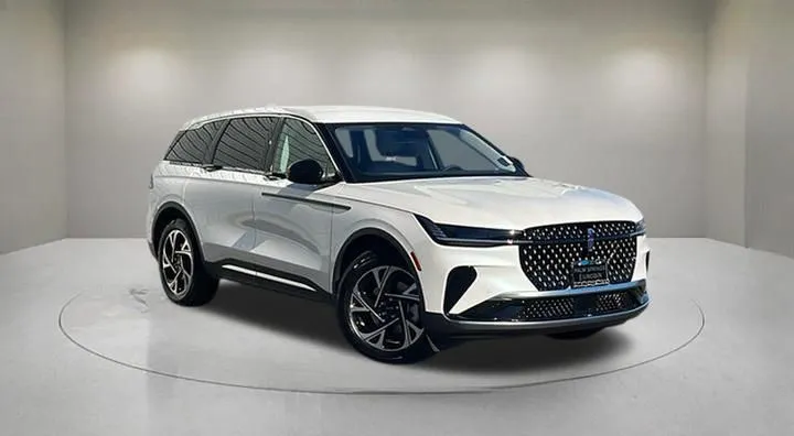 2026 Lincoln Nautilus Premiere AWD's photo