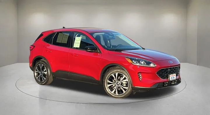 Red 2022 Ford Escape SE for sale in Indio, CA