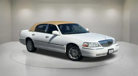 White 2009 Lincoln Town Car Signature for sale in Indio, CA