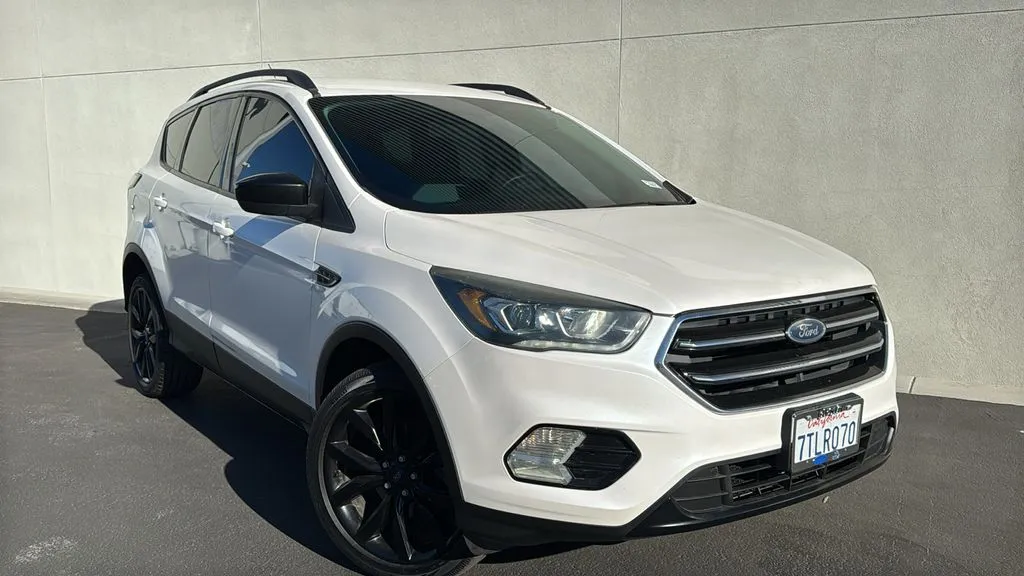White 2017 Ford Escape SE for sale in Indio, CA