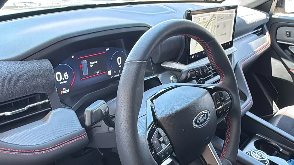 Ford Explorer photo 12