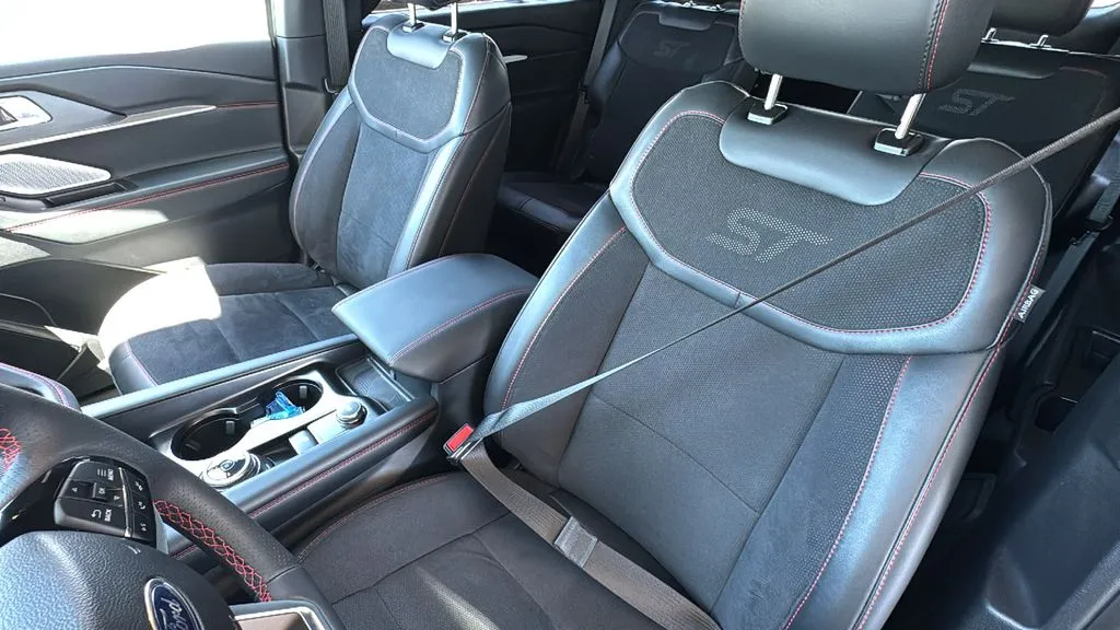 Ford Explorer photo 13