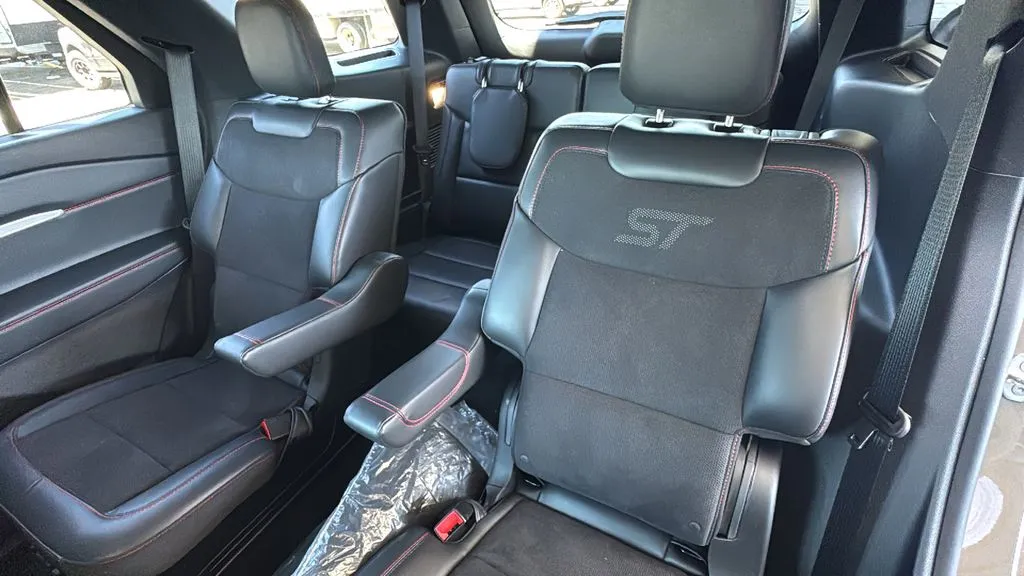 Ford Explorer photo 14