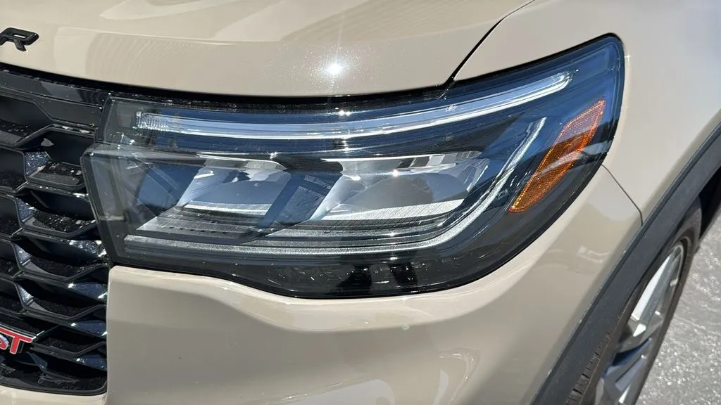 Ford Explorer photo 4