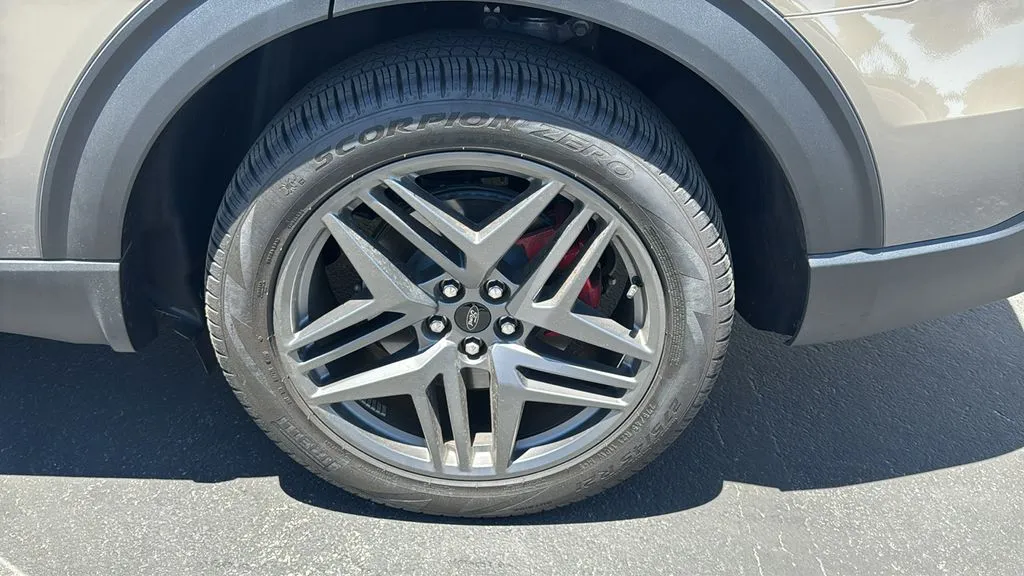 Ford Explorer photo 6