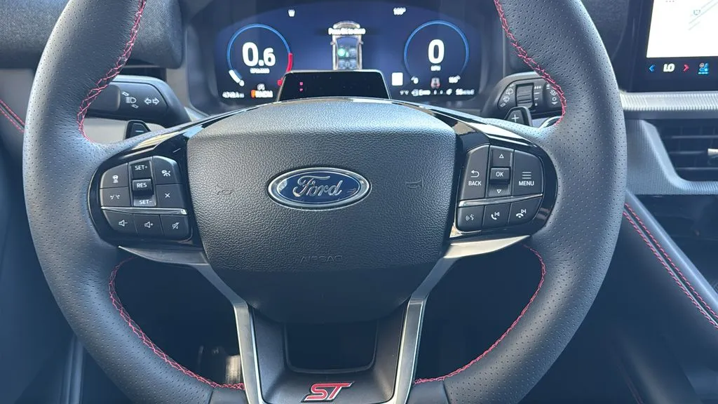 Ford Explorer photo 8