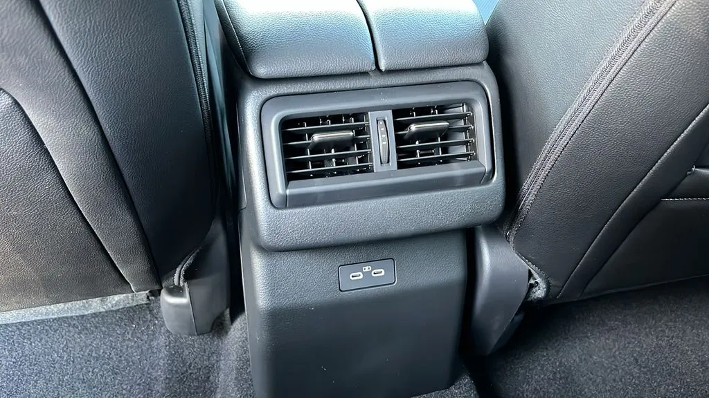 Mazda CX-50 photo 12