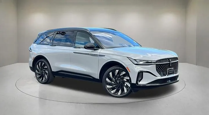 2026 Lincoln Nautilus Reserve AWD's photo