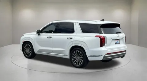 More photos of 2023 Hyundai Palisade Calligraphy at Fiesta Ford, Inc., CA