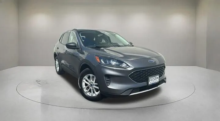 Gray 2022 Ford Escape SE for sale in Indio, CA