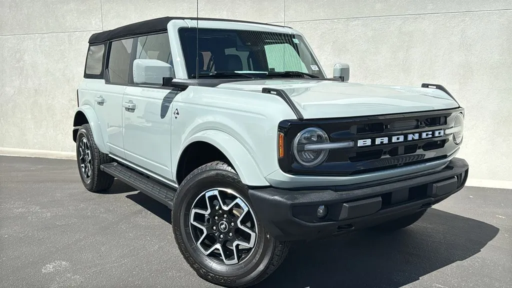 Gray 2023 Ford Bronco Outer Banks for sale in Indio, CA