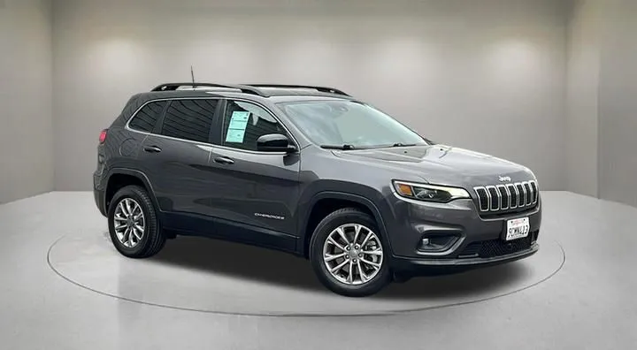 Gray 2022 Jeep Cherokee Latitude Lux for sale in Indio, CA