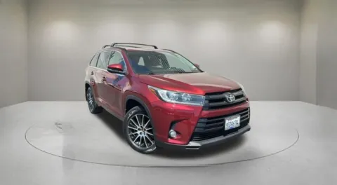 Red 2017 Toyota Highlander XLE for sale in Indio, CA