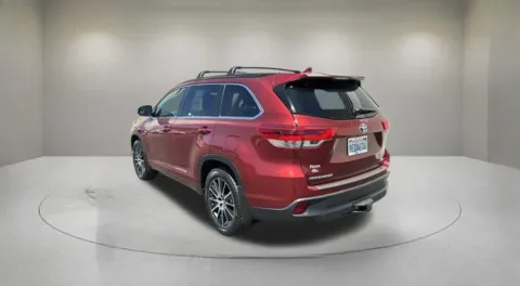 More photos of 2017 Toyota Highlander XLE at Fiesta Ford, Inc., CA