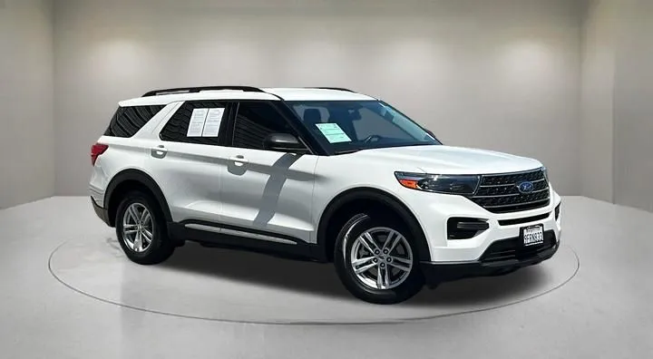 White 2023 Ford Explorer XLT for sale in Indio, CA