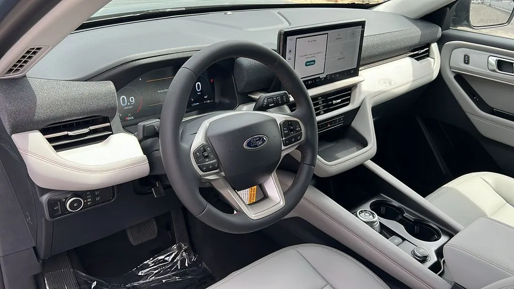 Ford Explorer photo 13