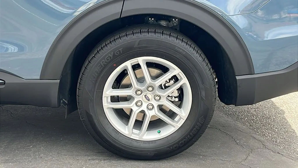 Ford Explorer photo 7