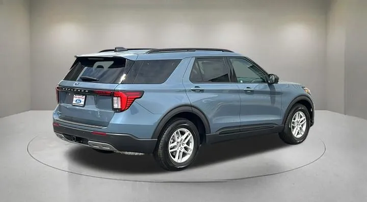 Ford Explorer photo 5