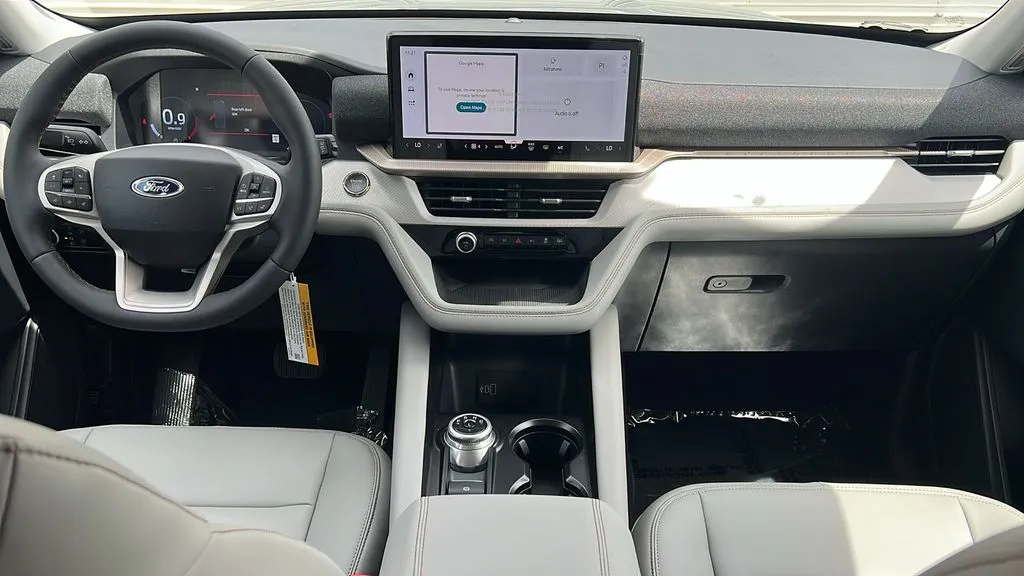 Ford Explorer photo 9