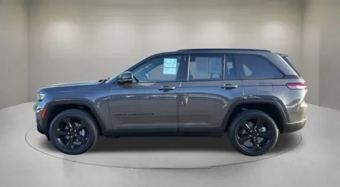 More photos of 2023 Jeep Grand Cherokee Altitude X at Fiesta Ford, Inc., CA