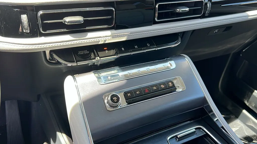 Lincoln Aviator photo 15