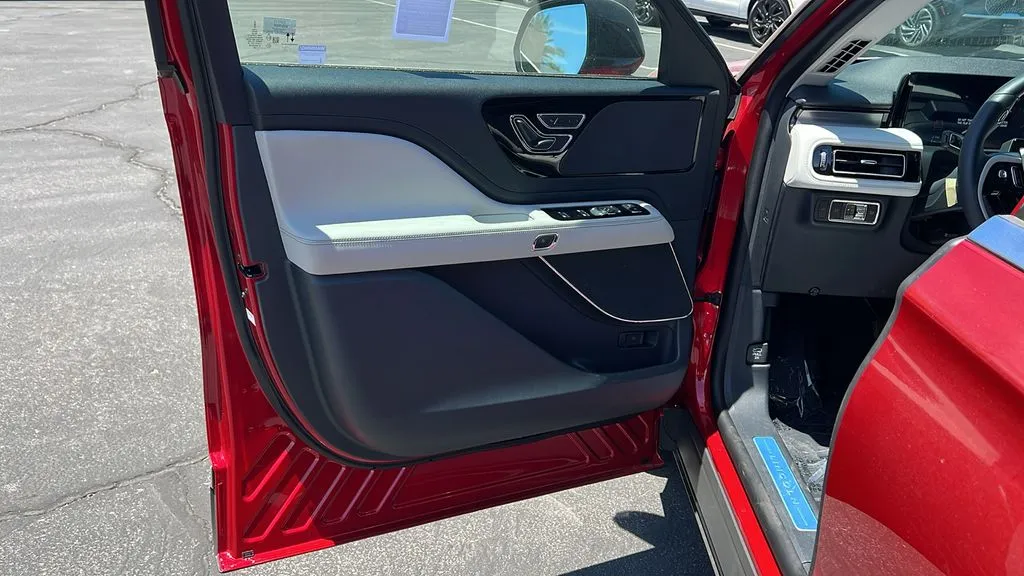 Lincoln Aviator photo 10
