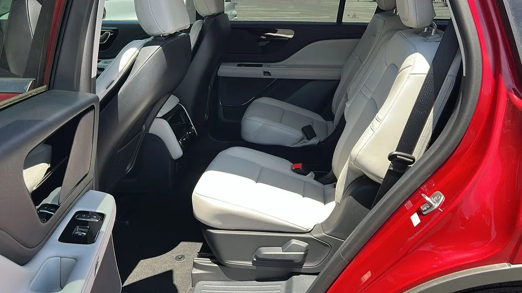 Lincoln Aviator photo 9
