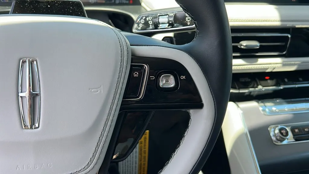Lincoln Aviator photo 17