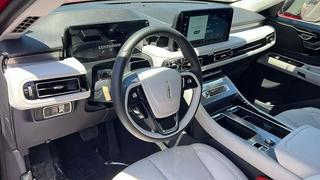 Lincoln Aviator photo 13