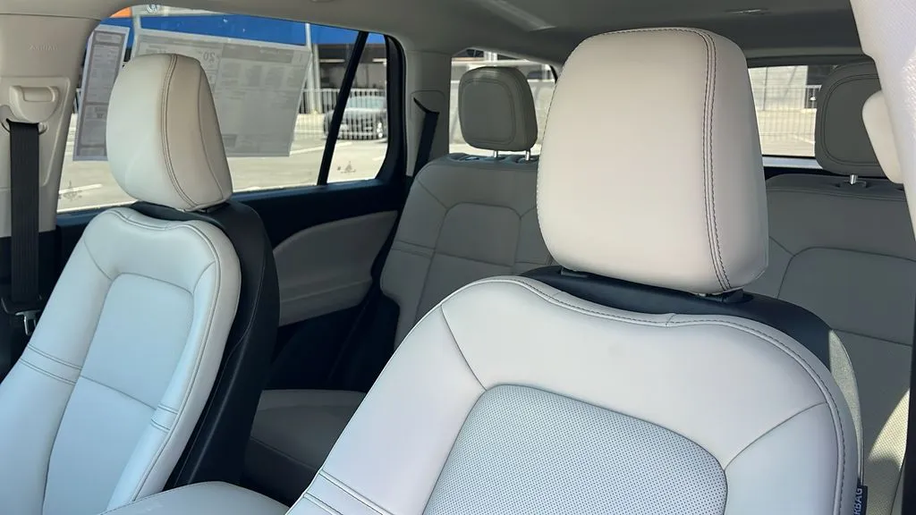Lincoln Aviator photo 12
