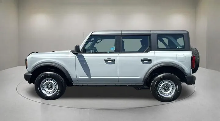 Ford Bronco photo 3