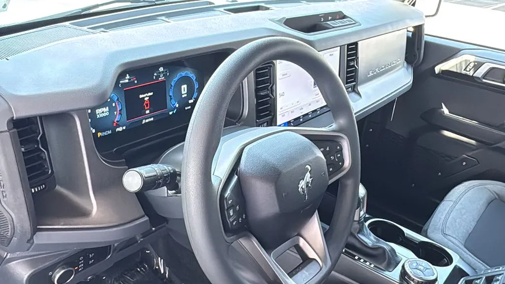 Ford Bronco photo 12