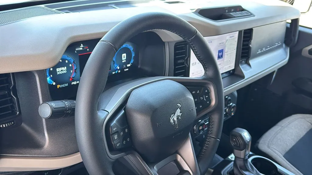 Ford Bronco photo 13