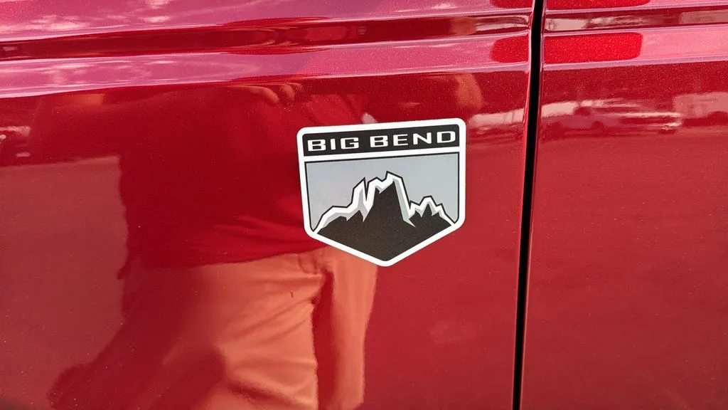 Ford Bronco photo 5
