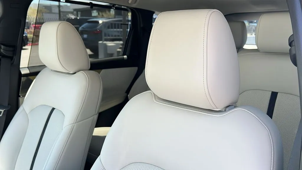 Mazda CX-90 photo 16
