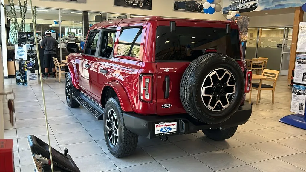 Ford Bronco photo 2