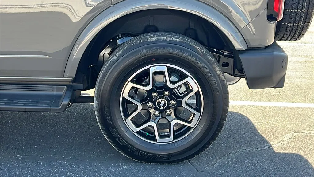 Ford Bronco photo 7