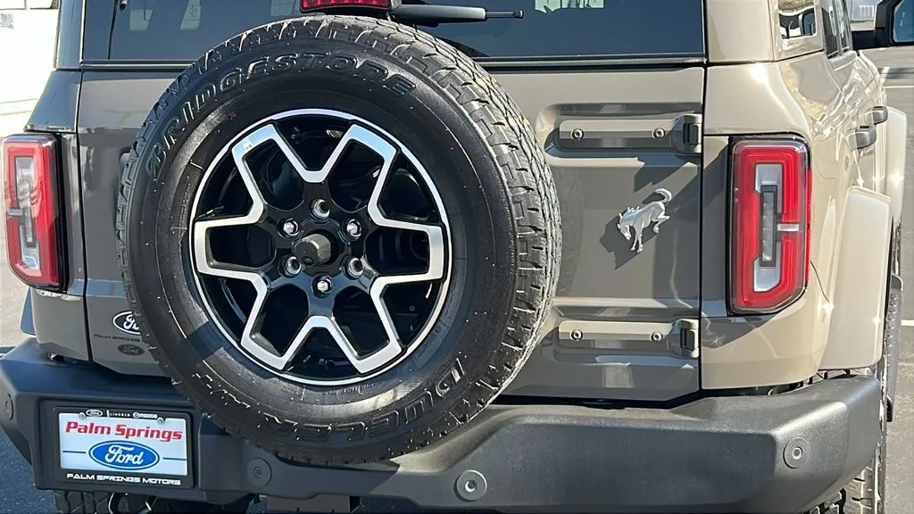 Ford Bronco photo 6