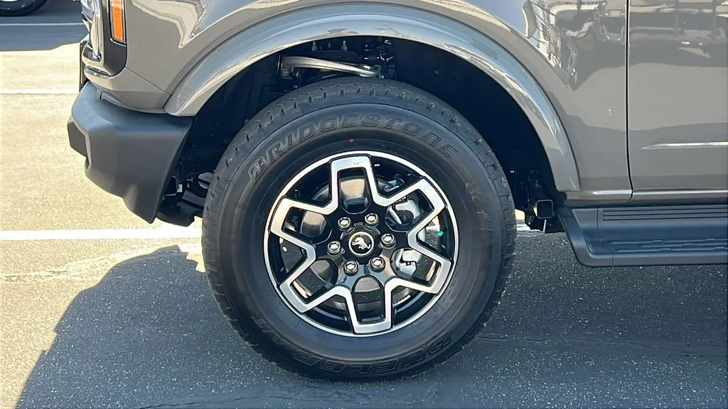 Ford Bronco photo 8