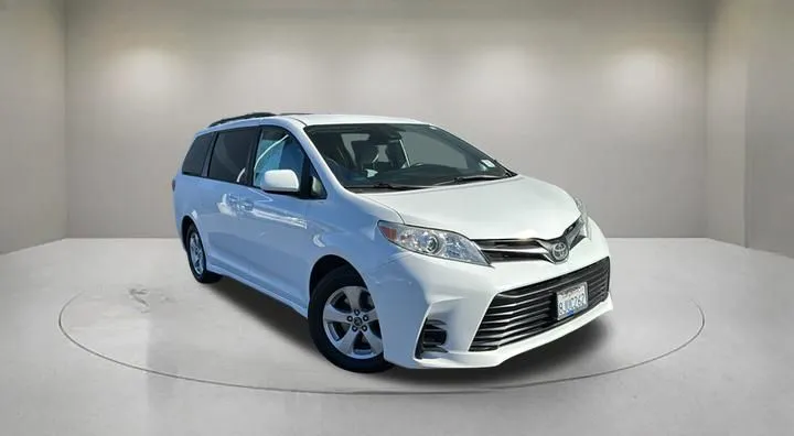 White 2019 Toyota Sienna LE for sale in Indio, CA
