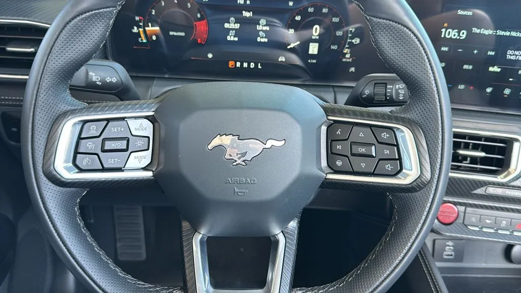 Ford Mustang photo 8