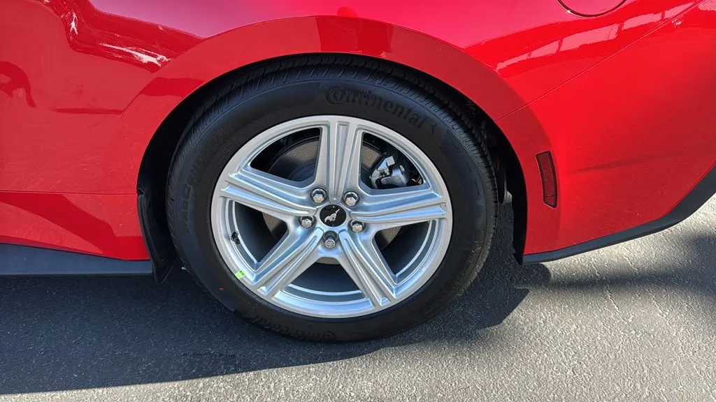 Ford Mustang photo 6