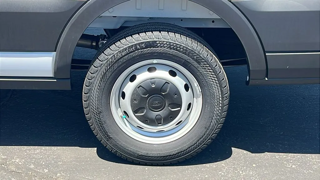 Ford Transit-150 photo 8
